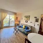 Arcachon: Appartement Proche Plages Avec Balcon Et Parking - Fr-1-433-136