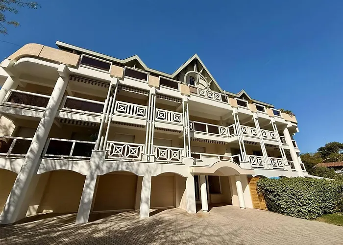 Arcachon: Appartement Proche Plages Avec Balcon Et Parking - Fr-1-433-136